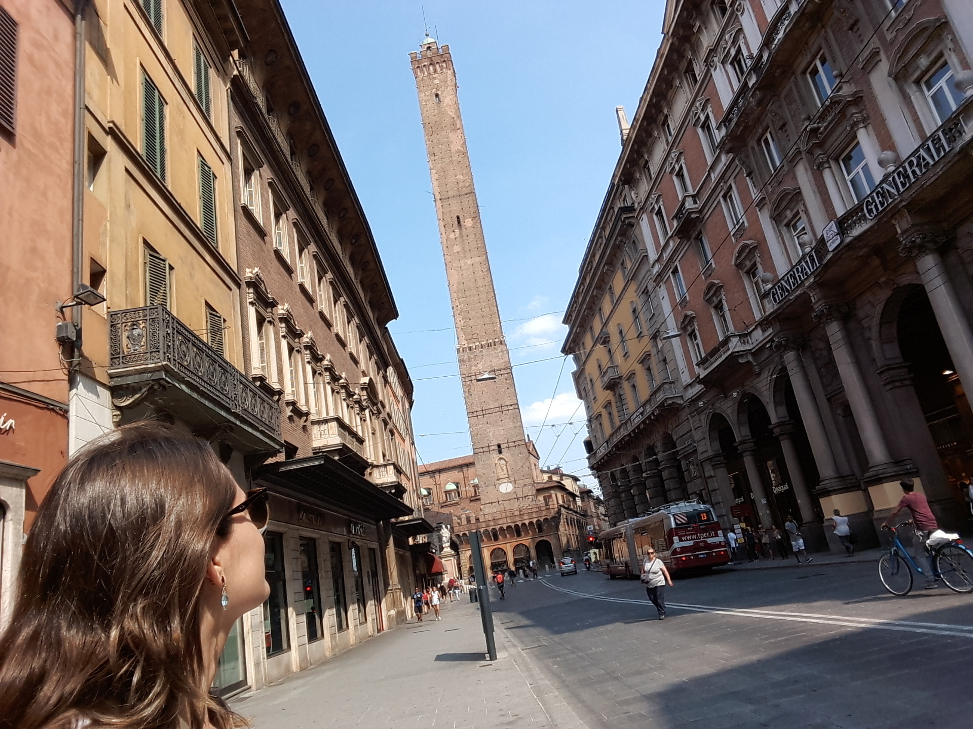 Dayse admiring the Asinelli Tower in Bologna, Italy